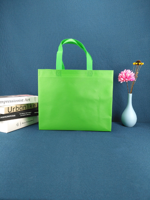 Custom recycled printed non woven shopping bag price biodegradable tote grocery bag with diecut handle non woven pp bags