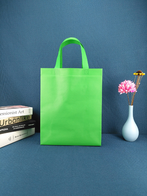 Custom recycled printed non woven shopping bag price biodegradable tote grocery bag with diecut handle non woven pp bags